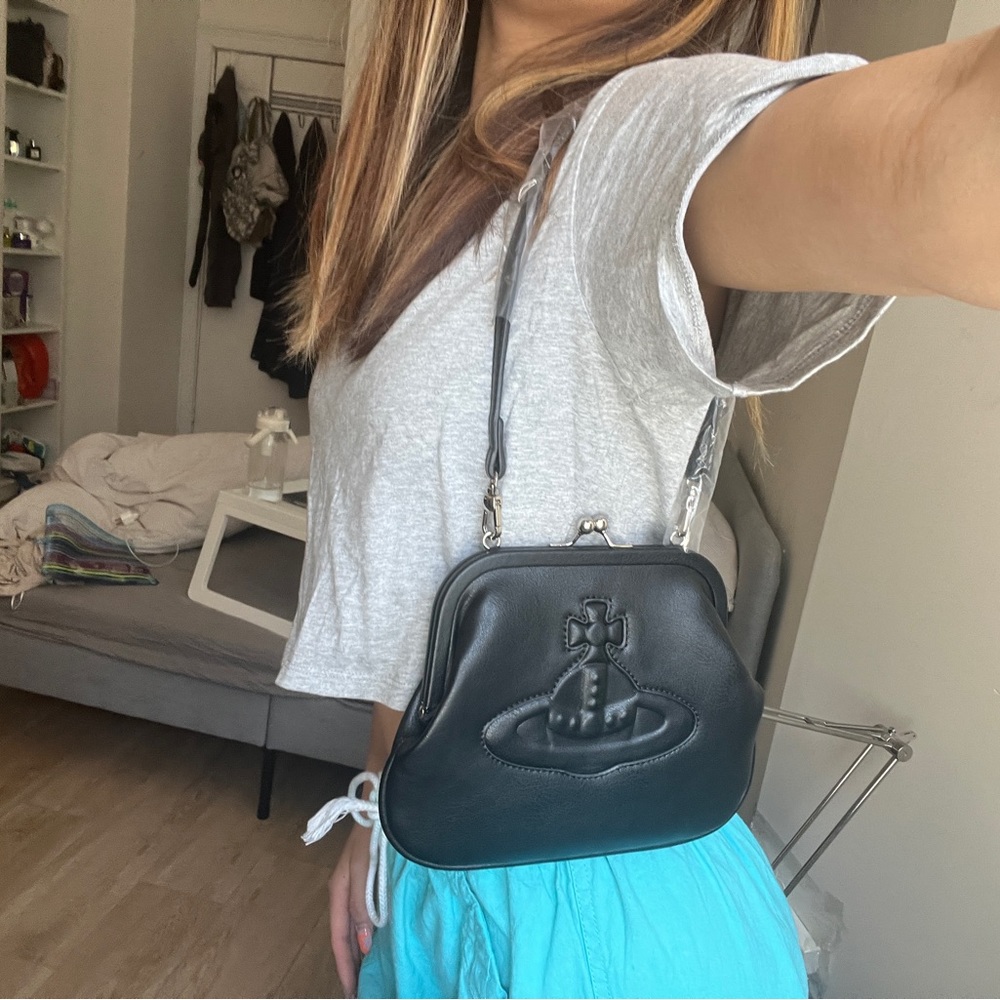 Vivienne Westwood cute summer shoulder bag! 😍😍😍 (comes with crossbody chain)